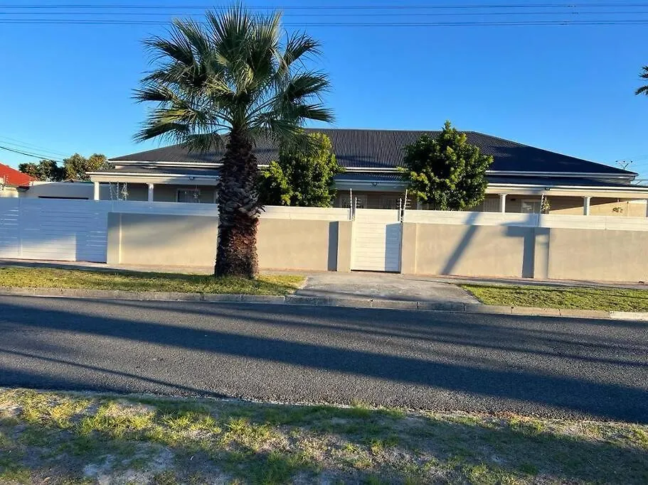 Serena Inn Apartment No5 Self Catering Cape Town South Africa